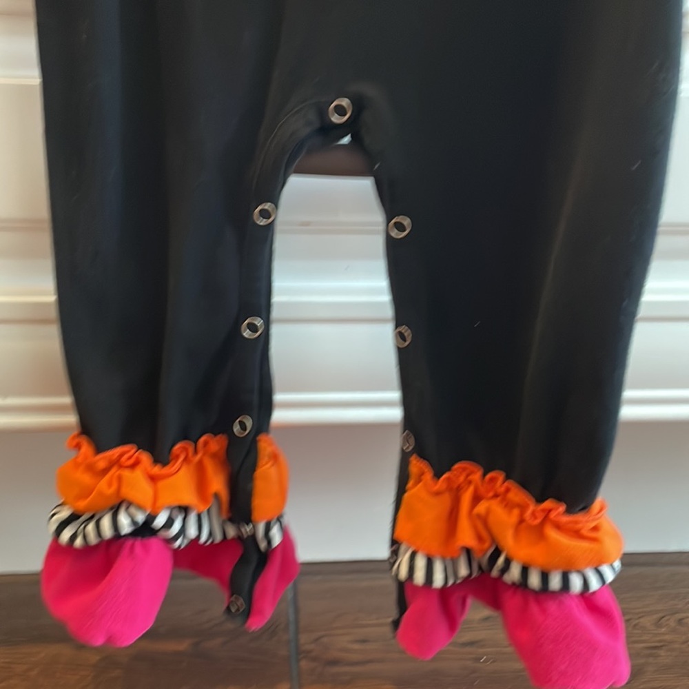 Marie Nicole Halloween Romper - Picture 4 of 4